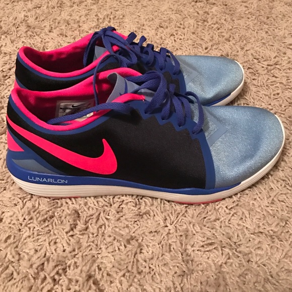 Women's Nike shoes!