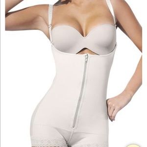 Ann Chery  Lycra body trainer . Beige size small.