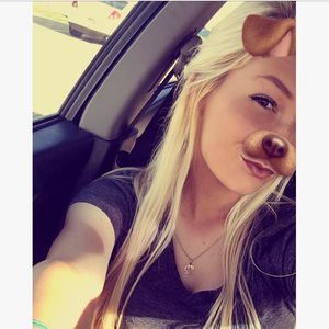 Meet your Posher, Kelli