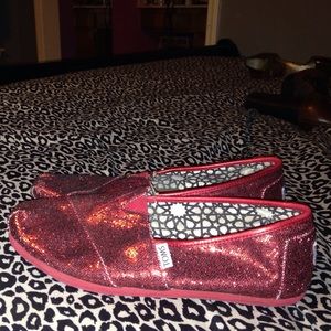 red glitter toms