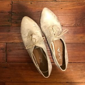 Adorable sparkly silver shoes!