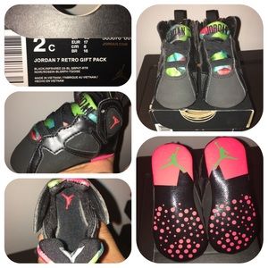 Infant Jordan 7 Retro. Black/Infrared.