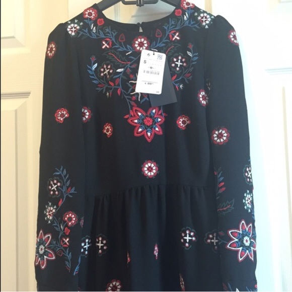 Embroidered dress by Zara - Picture 2 of 4