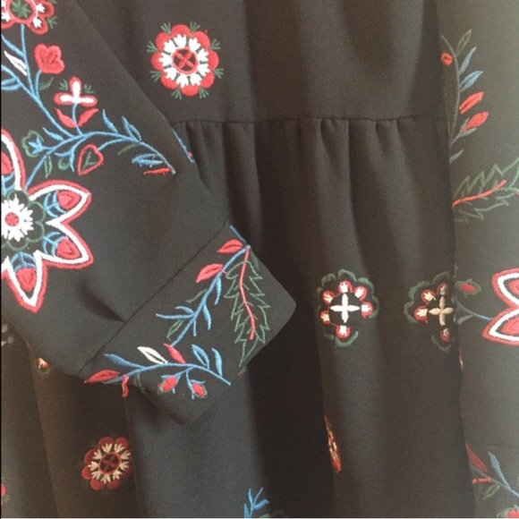 Embroidered dress by Zara - Picture 3 of 4