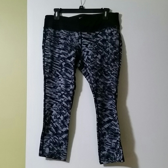 Nike Dri-fit Capri pants "Like New"