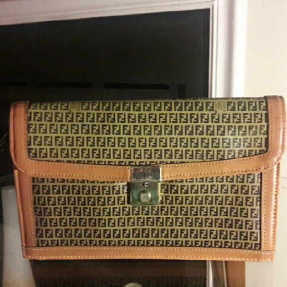 Vintage locking Fendi zucca clutch