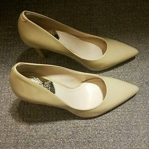 Like new Perfect Nude pumps 6.5M