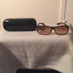 Gucci tortoiseshell sunglasses