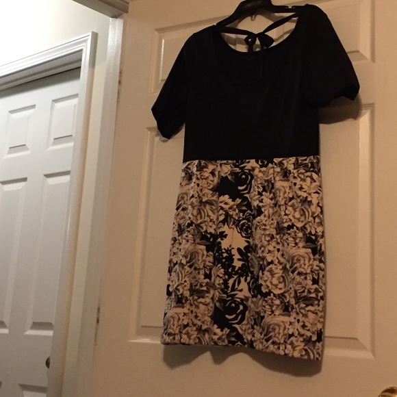 Dress - Picture 2 of 2