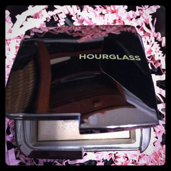Hourglass ambient luminous light highlighter