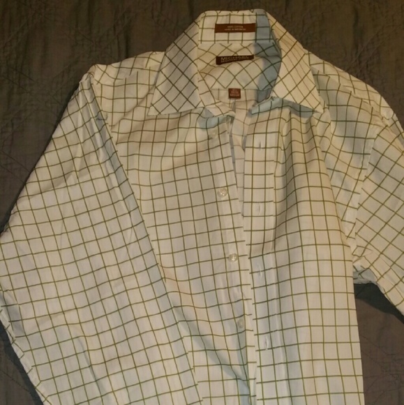 Button up shirts - Picture 3 of 4