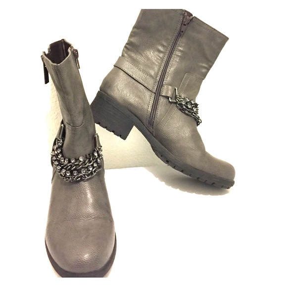 Vera Wang Booties