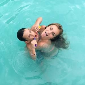 Meet your Posher, Abigail