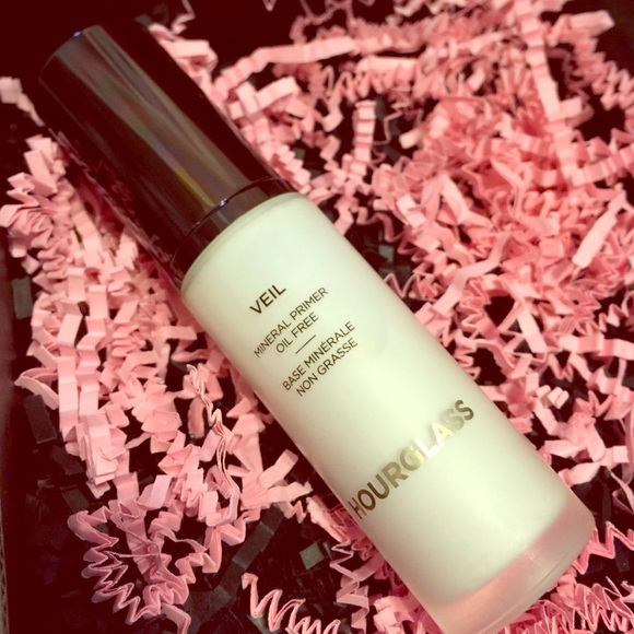 Hourglass veil mineral primer