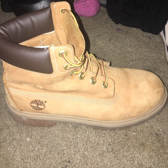 Boys size 6.5 timbs