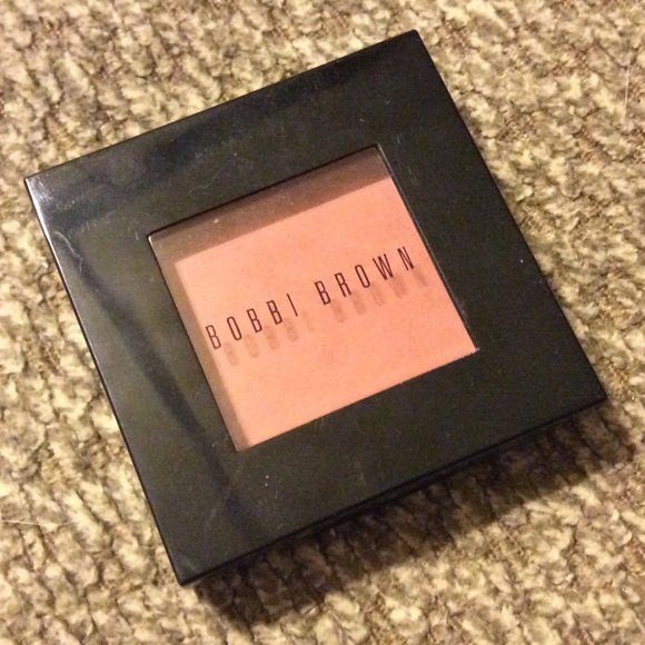 Bobbi brown blush in Tawny