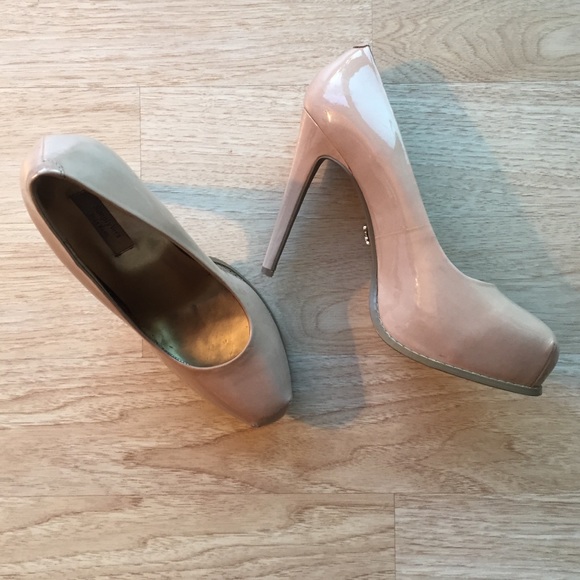 Simply Vera Wang Nude Patent Pumps