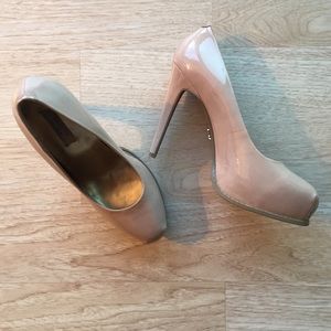 Simply Vera Wang Nude Patent Pumps
