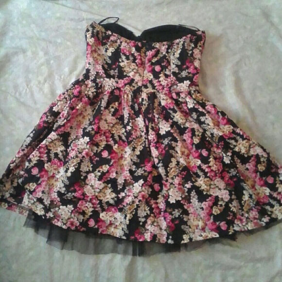 *sale*Sans Souci Strapless dress - Picture 4 of 4