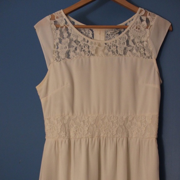 American Eagle White lace dress