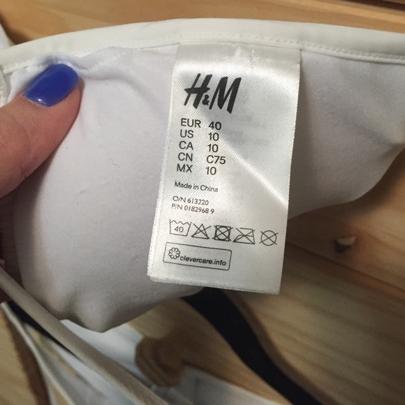 NWOT Sold Out Scalloped Bikini - Picture 3 of 4