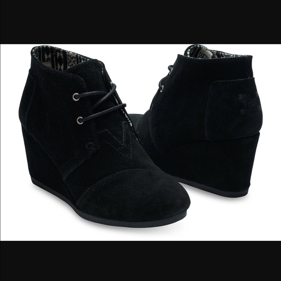Black suede Toms