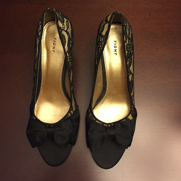 FIONI Clothing Shoes - Lace peep toe bow heels