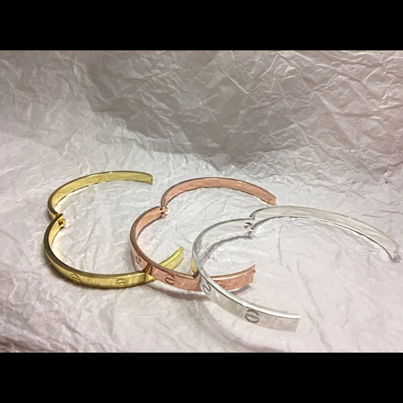 18K GP Love Screw Bracelet - Picture 3 of 6