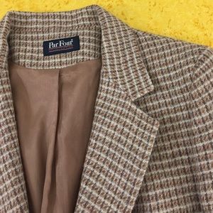 Tweed Par Four brass 2-button patch pocket blazer.