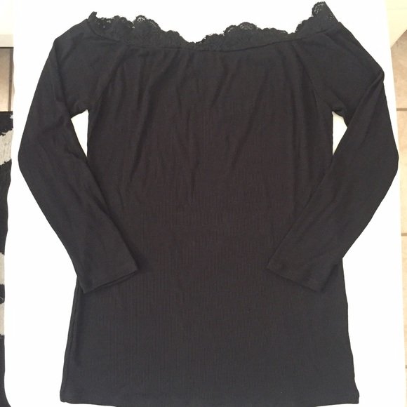 - LACE OFF THE SHOULDER TOP - Picture 2 of 4