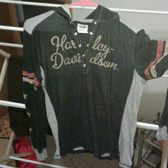 Long sleeve hooded shirt