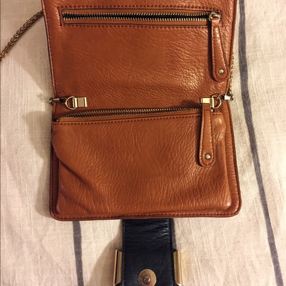 Brown and navy crossbody bow bag. - Picture 2 of 4