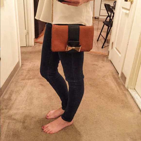 Brown and navy crossbody bow bag. - Picture 4 of 4
