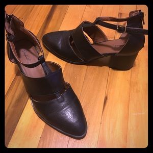 Vintage Heeled Cut Out Oxfords