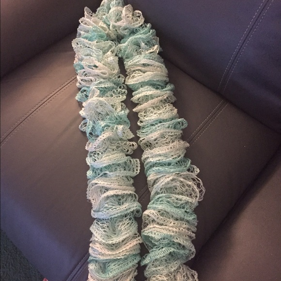 Ruffle scarf
