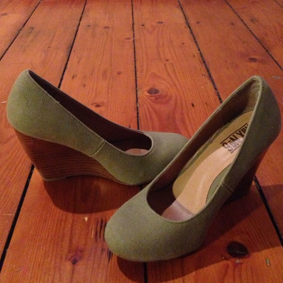 Army green wedges