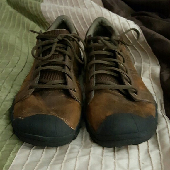 Brown Sketchers shoes.
