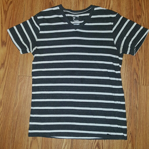 On the byas Short Sleeve V-neck T-Shirt