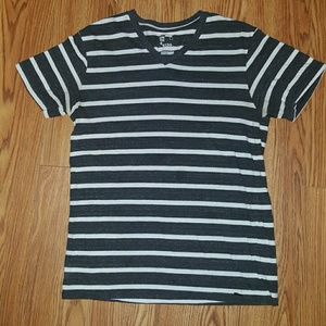 On the byas Short Sleeve V-neck T-Shirt