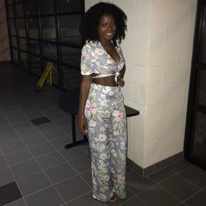 2 Piece Floral Set w/ Straps.😍