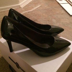 Black rockport heel
