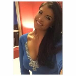 Meet your Posher, Hollis