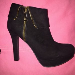 Guess Suede Booties With Zipper