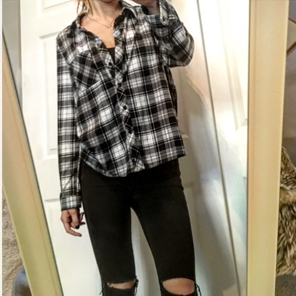 SALE •LARGE LEFT• Black & WhiteFlannel - Picture 2 of 4