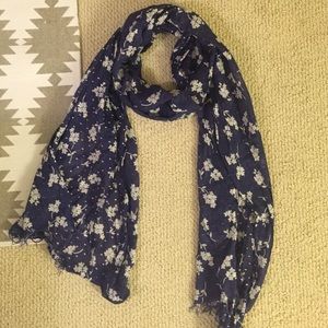 Blue cotton scarf with white flowers