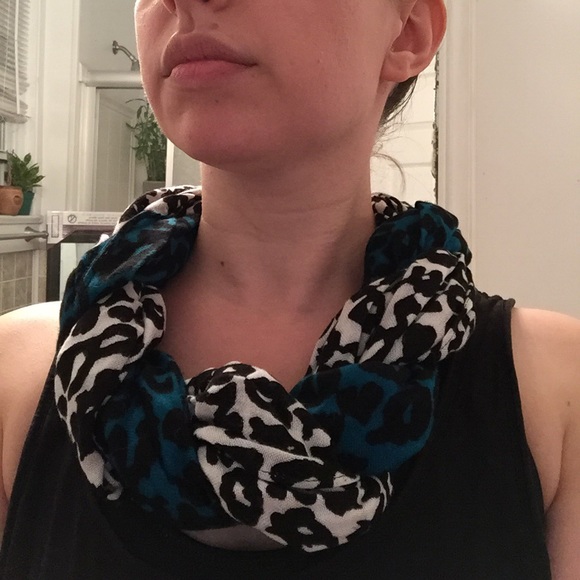 Cheetah print long scarf