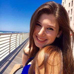 Meet your Posher, Holly