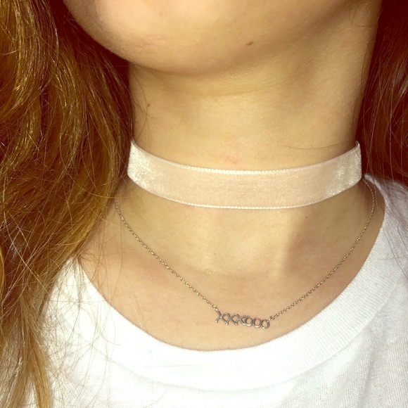 • Simple Nude Velvet Choker •