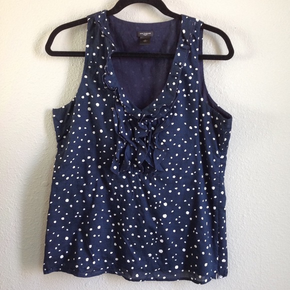 Cute polka dot short sleeve.