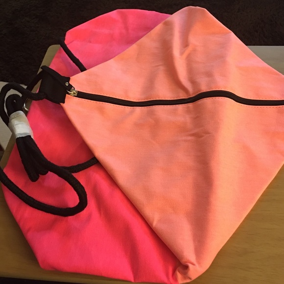 NWT VS backpack - Picture 4 of 4